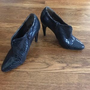 Sam Edelman Whitely Black Faux Snakeskin Point Toe Ankle Booties Sz 6